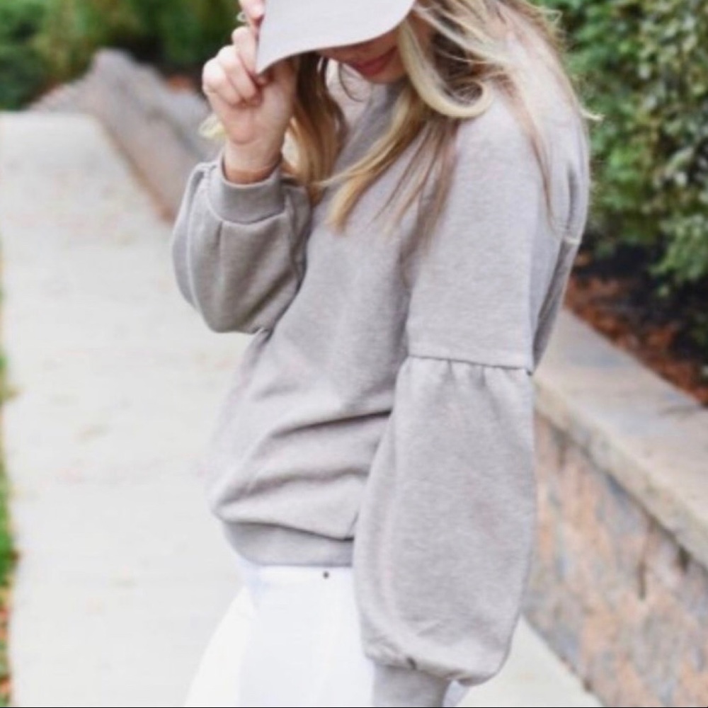 Sweatshirt w/ Puffy Sleeves
